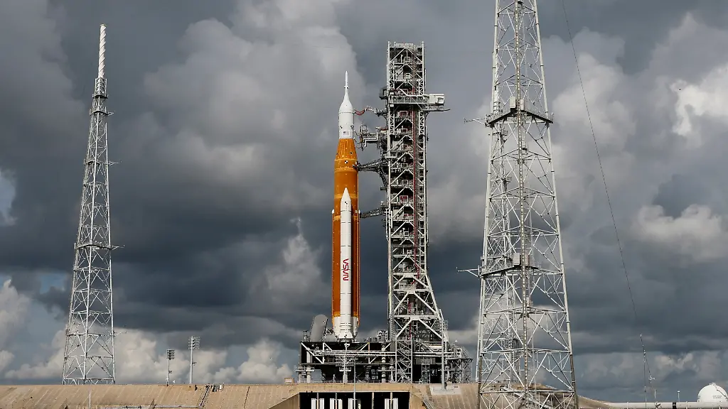 2022-09-02T142942Z-1582081752-RC229W9R1LK4-RTRMADP-3-SPACE-EXPLORATION-MOON-LAUNCH