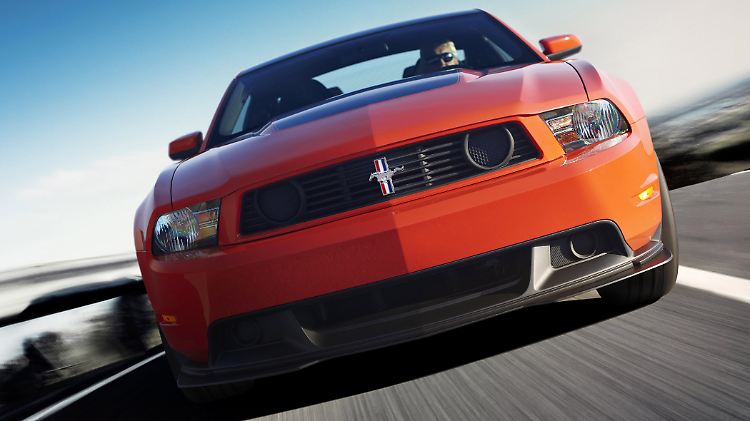 Der V8 leistet 327 kW/444 PS.