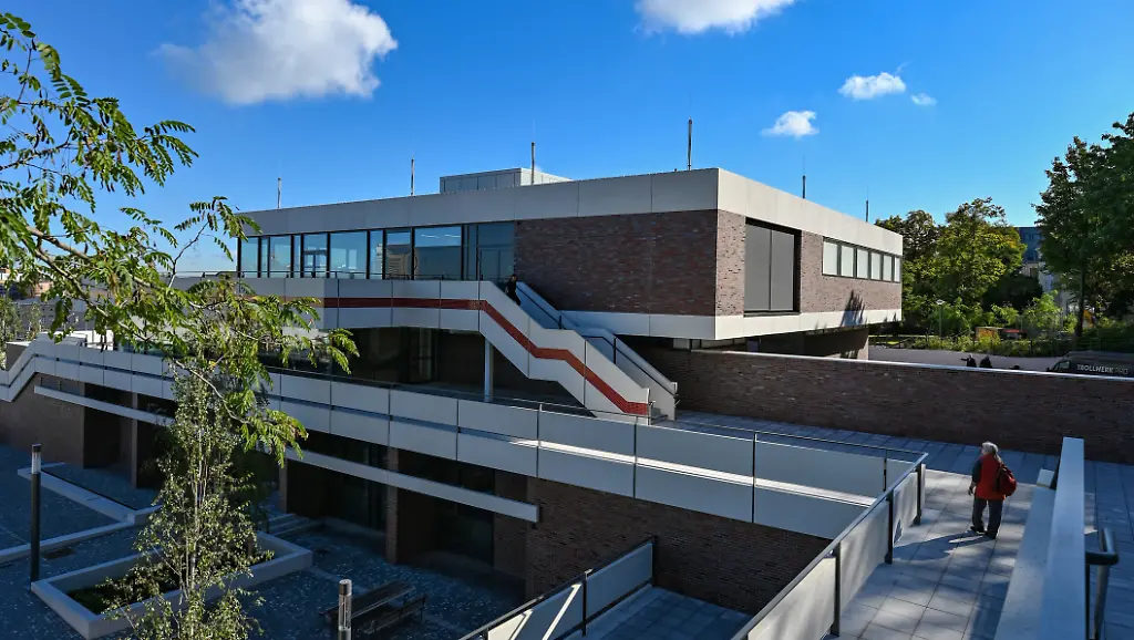 cf723f9bc43300384b68b4beadefea5d