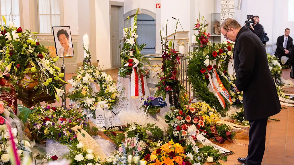 Bodo-Ramelow-Linke-Thueringens-Ministerpraesident-nimmt-beim-Trauergottesdienst-in-der-St-Jakobuskirche-Abschied-von-Dagmar-Schipanski-die-am-7-September-2022-verstorben-ist