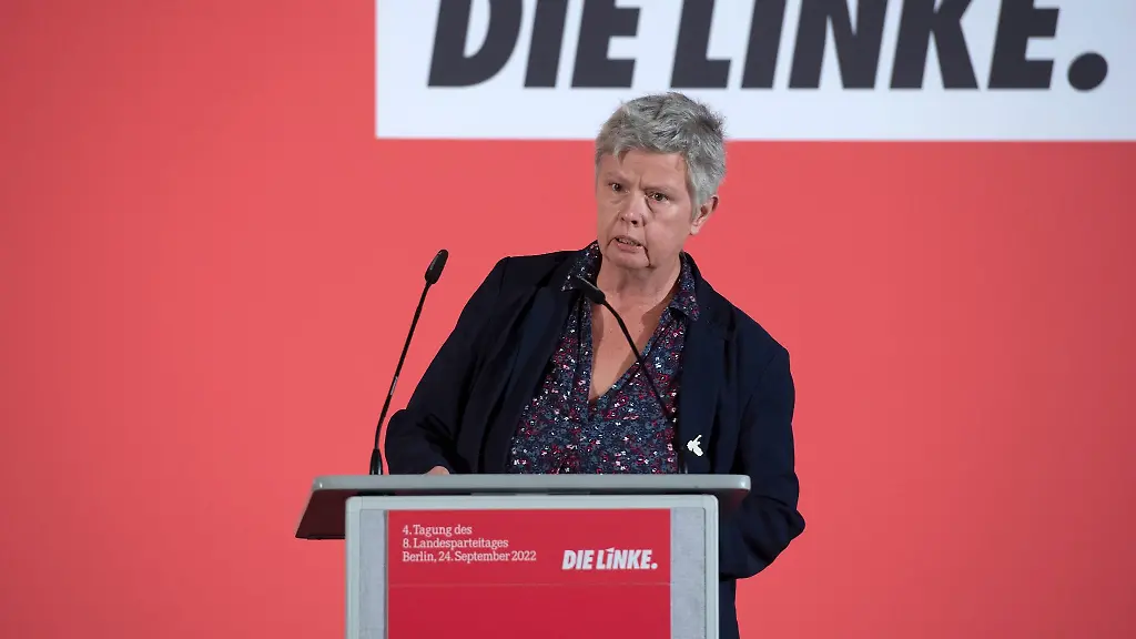 Katina-Schubert-Berliner-Landesvorsitzende-der-Partei-Die-Linke-spricht-beim-Landesparteitag-ihrer-Partei