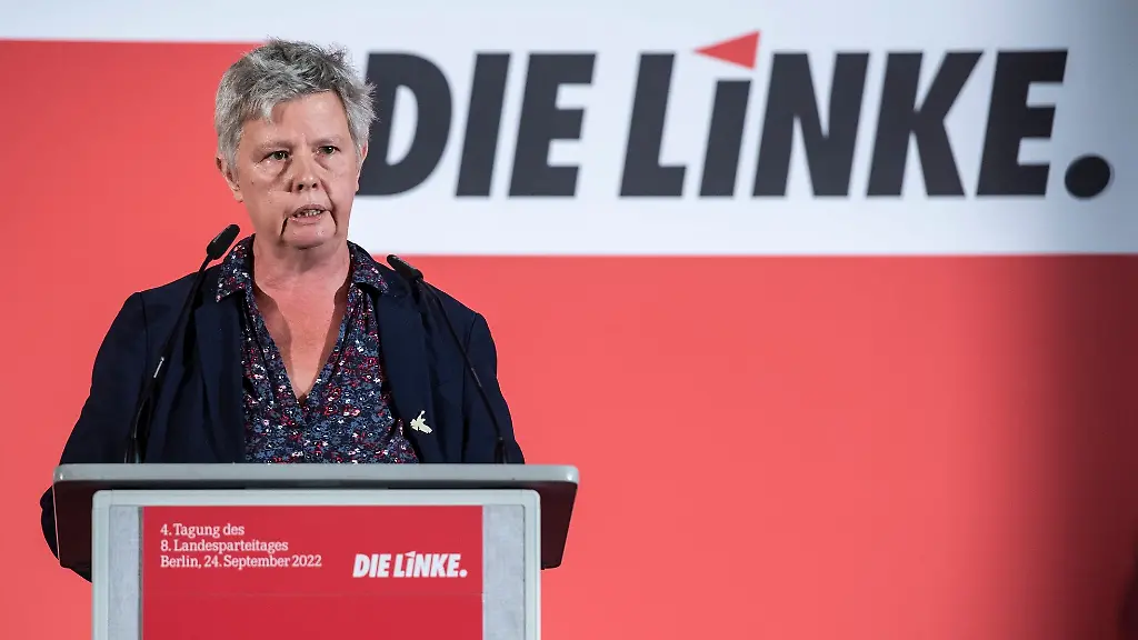 Katina-Schubert-Berliner-Landesvorsitzende-der-Partei-Die-Linke-spricht-beim-Landesparteitag