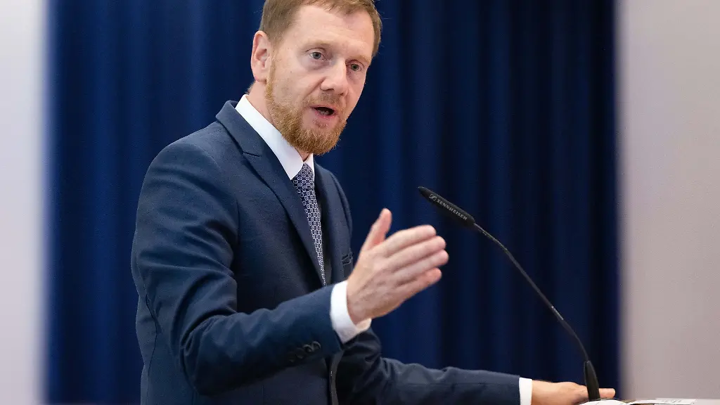 Michael-Kretschmer-CDU-Ministerpraesident-von-Sachsen-spricht-auf-der-einer-Versammlung