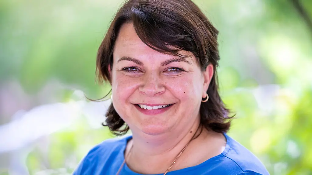 Stefanie-Drese-SPD-Gesundheitsministerin-von-MV-beim-Besuch-eines-Alten-und-Pflegeheims