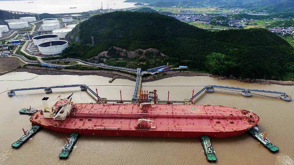 2020-11-18T000000Z-1077693845-RC2X5K9IYALO-RTRMADP-3-GLOBAL-OIL-CHINA-IMPORTS