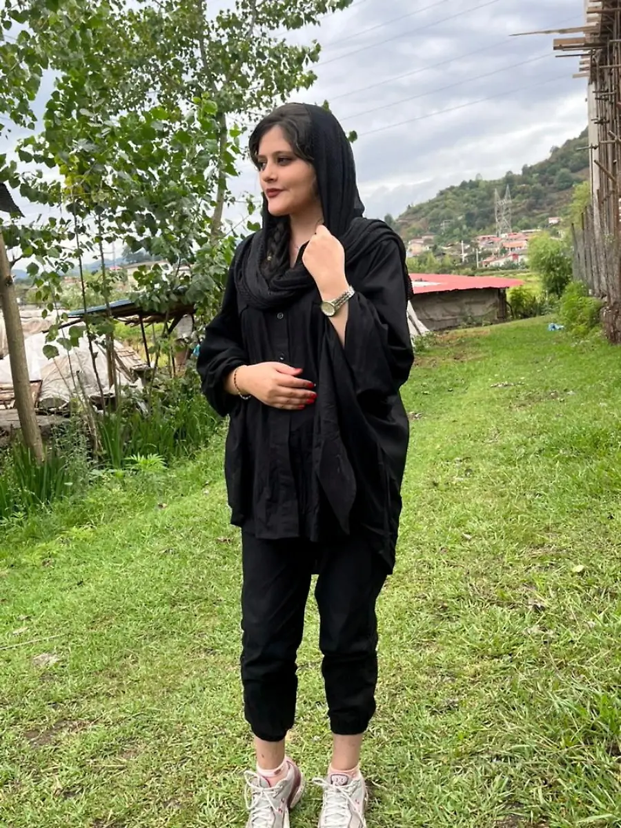 2022-09-18T145332Z-2118874424-RC2QJW9WSR6V-RTRMADP-3-IRAN-WOMEN