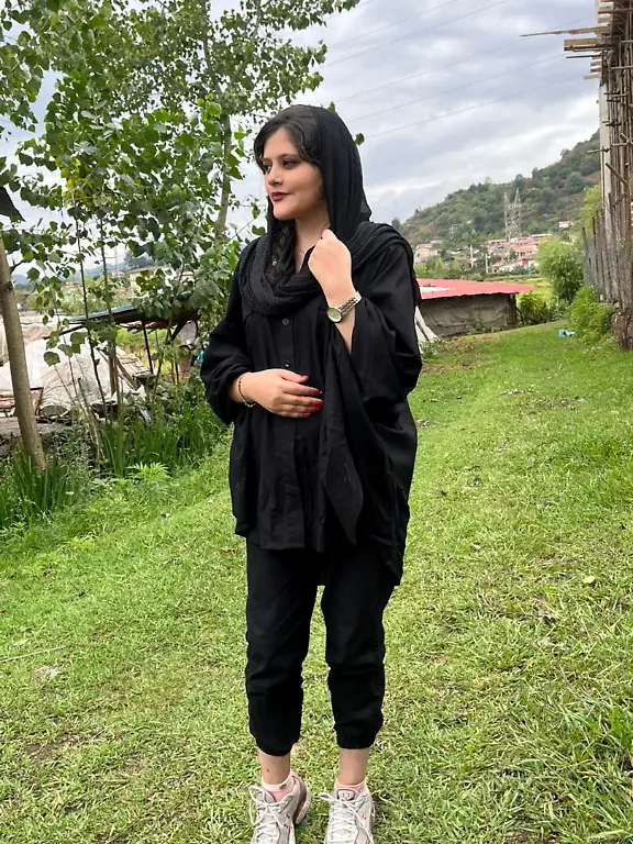 2022-09-18T145332Z-2118874424-RC2QJW9WSR6V-RTRMADP-3-IRAN-WOMEN