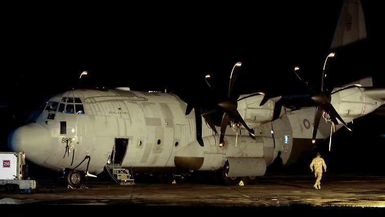 Eine Maschine der Royal Air Force hat Ausländer aus Libyen nach Malta gebracht.