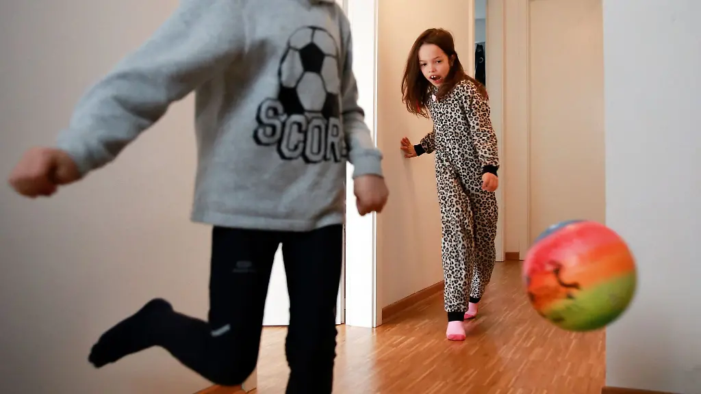 Man-kann-sich-und-seine-Liebsten-nicht-vor-allen-Gefahren-im-Alltag-schuetzen-Beruhigend-ist-aber-wenn-unvorhergesehene-Schaeden-einen-nicht-in-den-finanziellen-Abgrund-reissen-Dafuer-gibt-es-Versicherungen