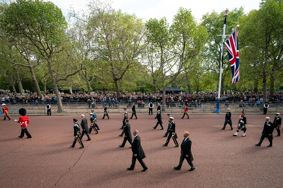 2022-09-14T185433Z-378414429-RC21HW981HH4-RTRMADP-3-BRITAIN-ROYALS-QUEEN