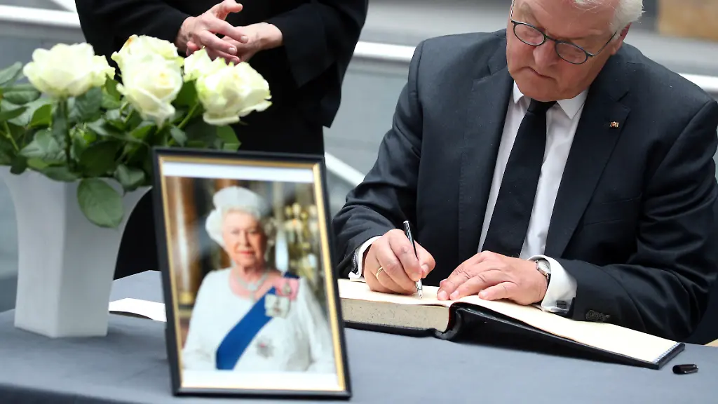 2022-09-09T151819Z-1103535895-RC2QDW93S2JH-RTRMADP-3-BRITAIN-ROYALS-QUEEN-GERMANY