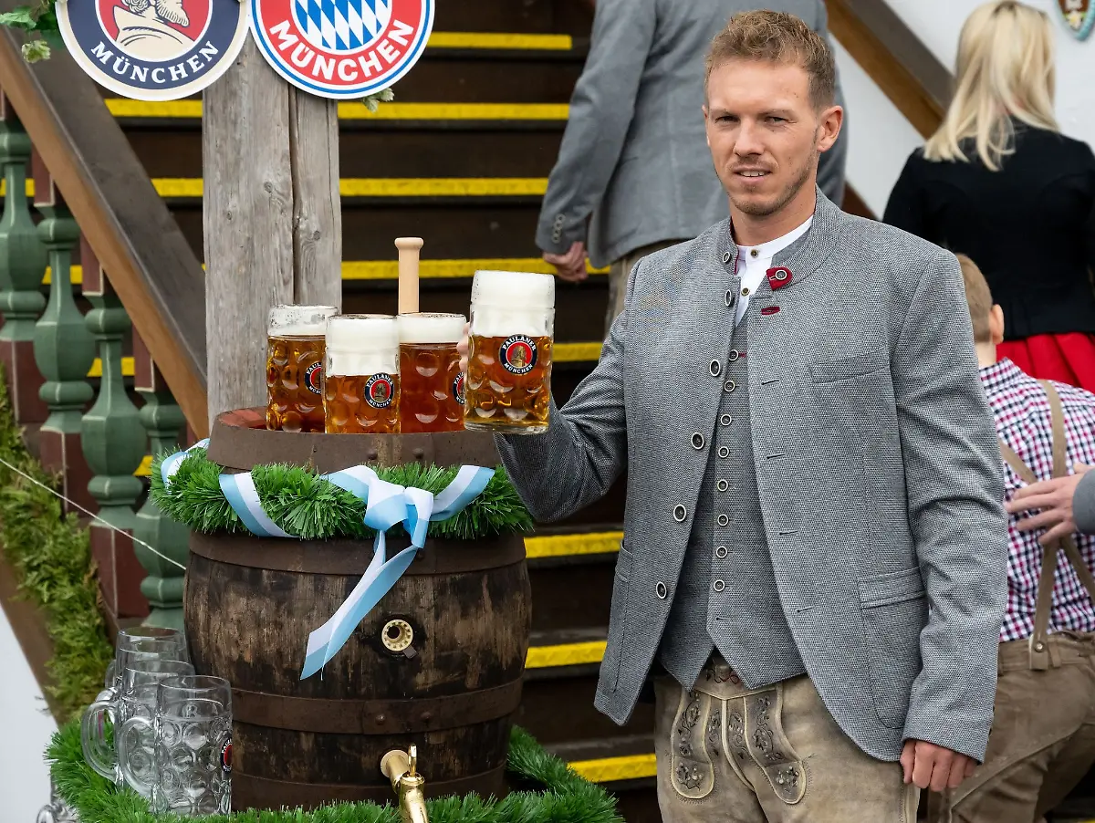 Bayern-Trainer-Julian-Nagelsmann-auf-dem-Oktoberfest