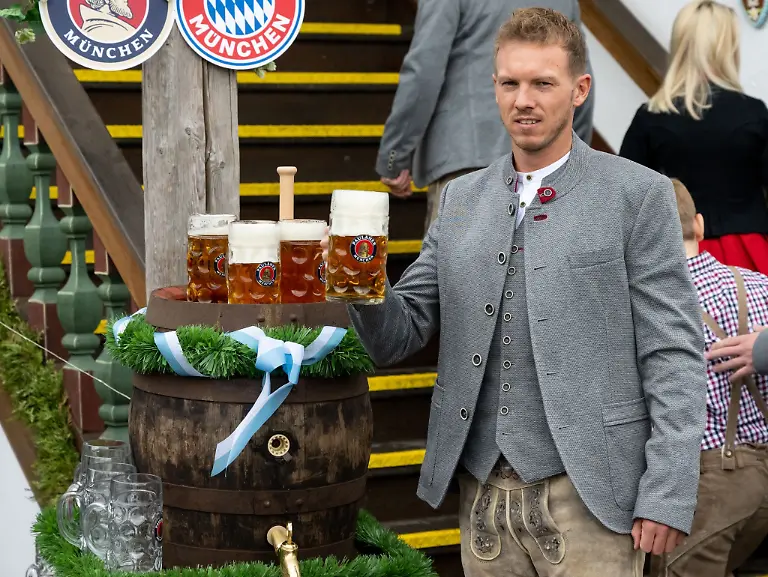 Bayern-Trainer-Julian-Nagelsmann-auf-dem-Oktoberfest