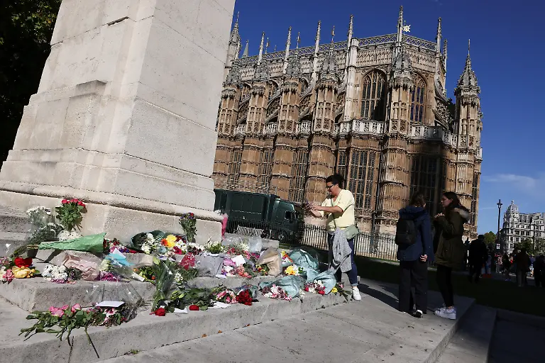 2022-09-17T102259Z-1462176186-RC2YIW9GR8SE-RTRMADP-3-BRITAIN-ROYALS-QUEEN