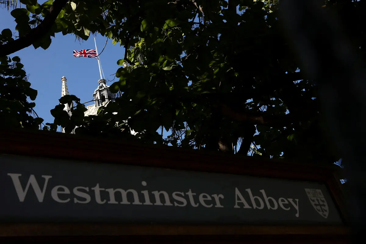 2022-09-17T094757Z-503490061-RC2XIW94E2FA-RTRMADP-3-BRITAIN-ROYALS-QUEEN