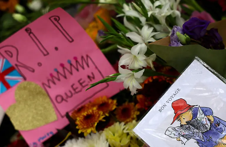 2022-09-15T171811Z-548286476-RC2PHW997J6T-RTRMADP-3-BRITAIN-ROYALS-QUEEN