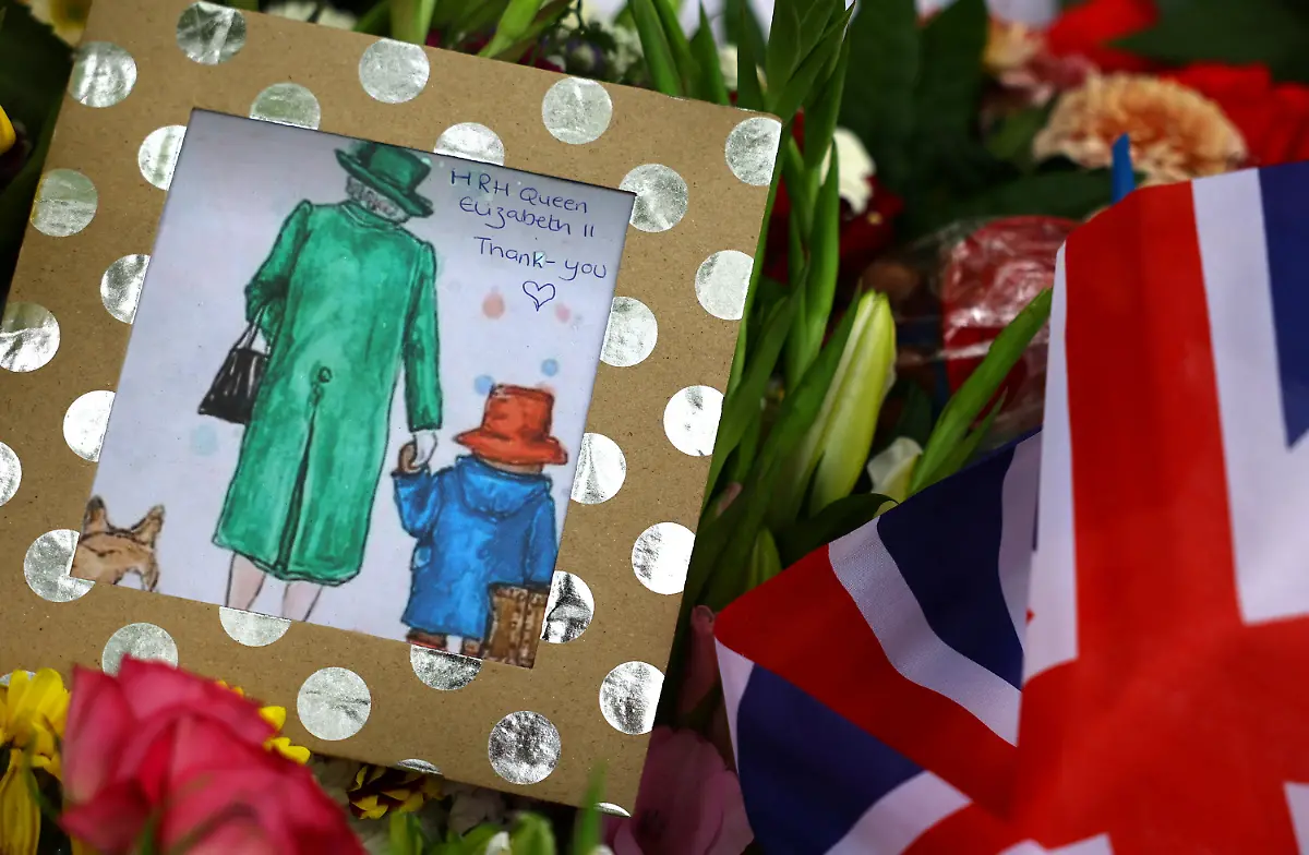 2022-09-15T163846Z-1127396622-RC2PHW9JHRD8-RTRMADP-3-BRITAIN-ROYALS-QUEEN