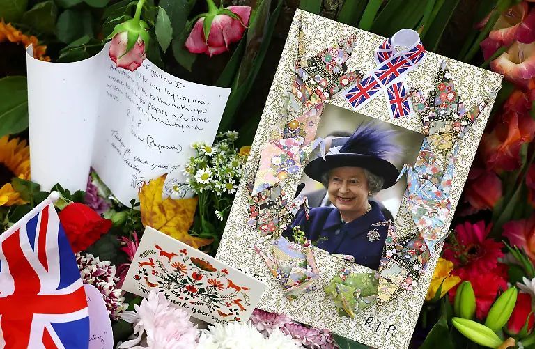 2022-09-15T163440Z-872081388-RC2PHW9TPGY5-RTRMADP-3-BRITAIN-ROYALS-QUEEN