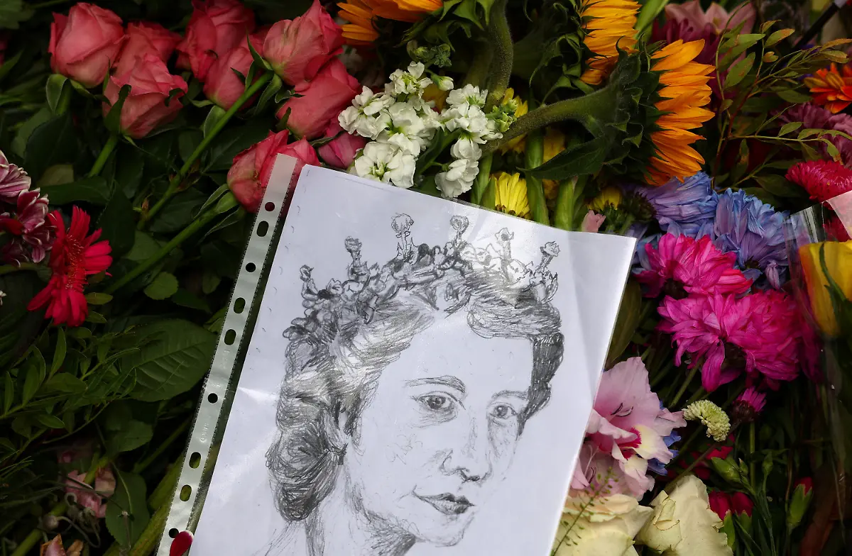 2022-09-15T163734Z-1533189537-RC2QHW9S4LNI-RTRMADP-3-BRITAIN-ROYALS-QUEEN