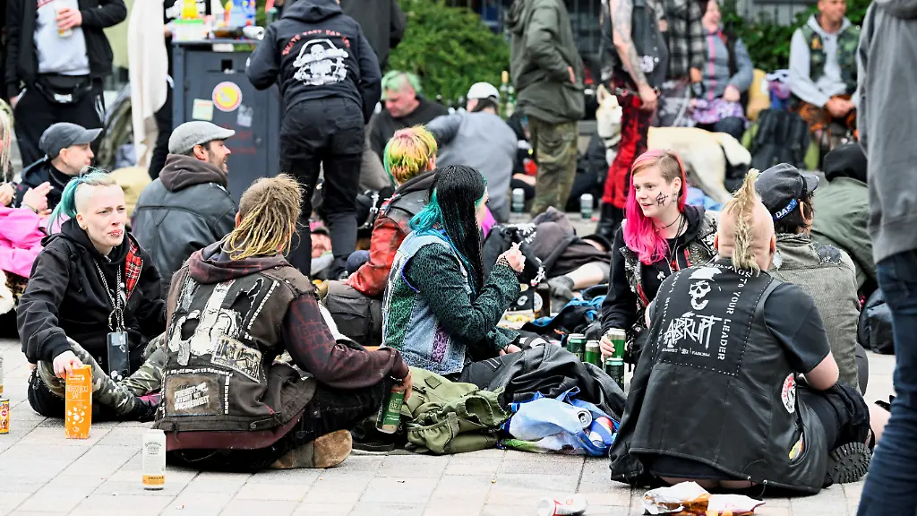 2022-06-04T140244Z-967604045-RC20LU9IR085-RTRMADP-3-UKRAINE-CRISIS-GERMANY-TRANSPORT