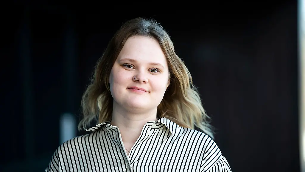 Vanessa-Mueller-am-Rande-des-Landesparteitags-von-Die-Linke-in-Rostock