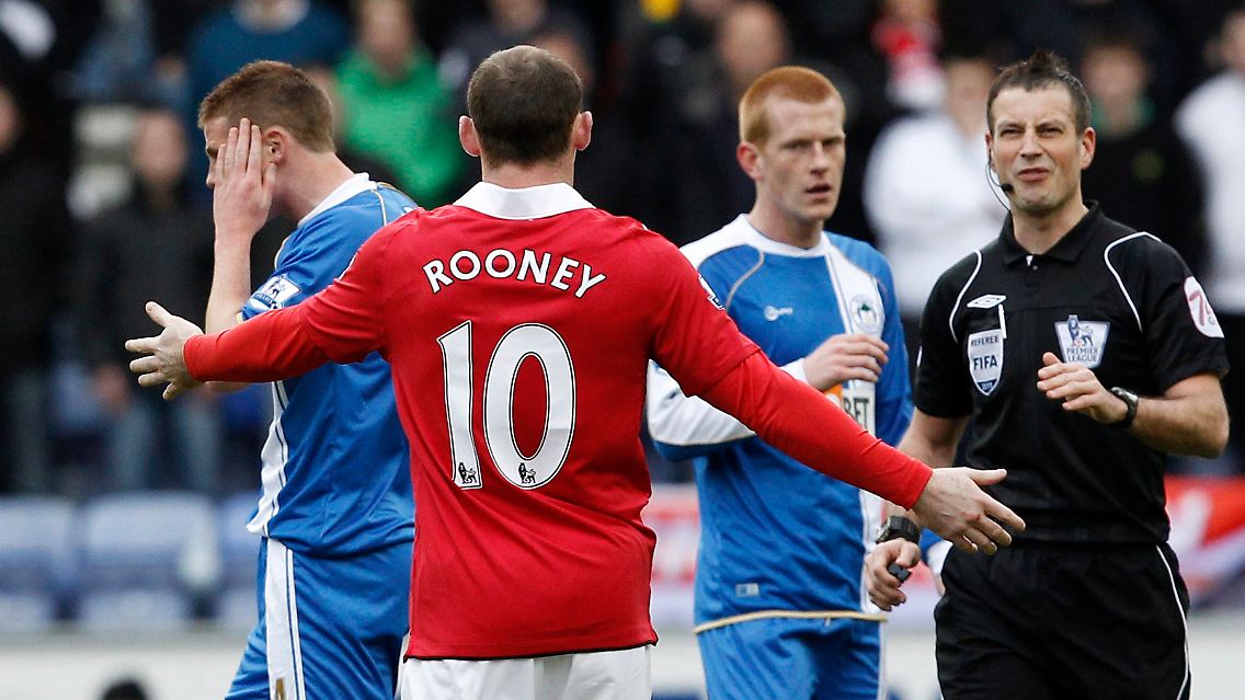 Superstar-Bonus: Wayne Rooney durfte trotz einer Tätlichkeit gegen James McCarthy weiterspielen.