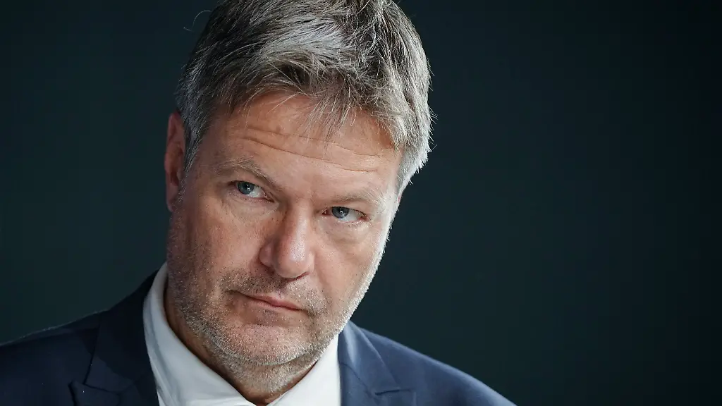 An-der-Einfuehrung-der-Umlage-zum-1-Oktober-will-Habeck-nicht-ruetteln