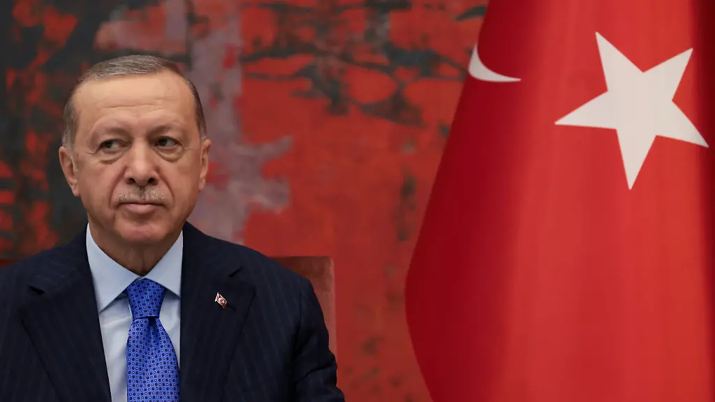 2022-09-07T094910Z-1833706777-RC29CW9W166W-RTRMADP-3-SERBIA-TURKEY-ERDOGAN