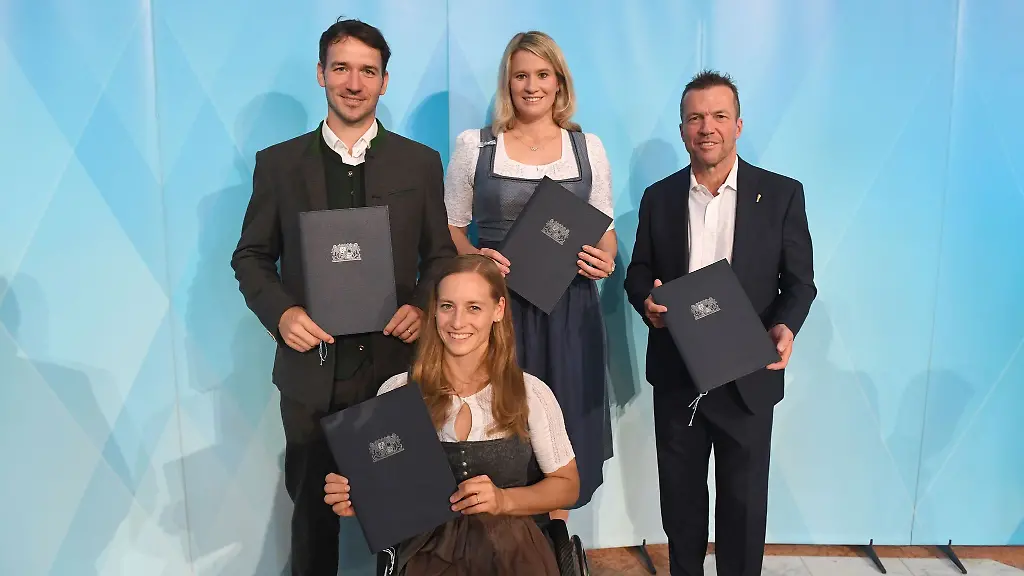 Felix-Neureuther-l-r-Anna-Schaffelhuber-Natalie-Geisenberger-und-Lothar-Matthaeus-zeigen-sich-als-Bayerische-Botschafter-des-Sports