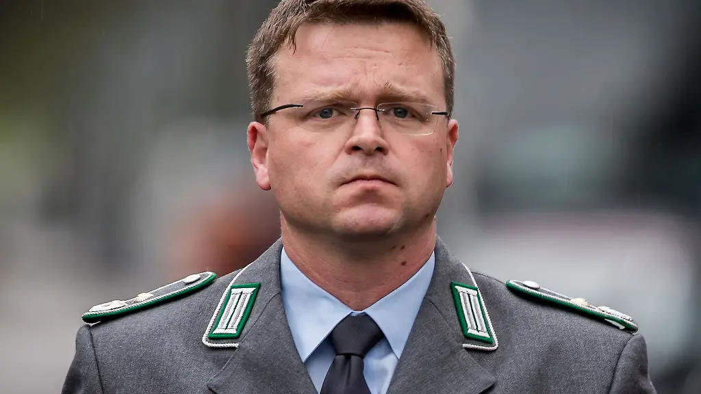 Der-Vorsitzende-des-Bundeswehrverbands-Andre-Wuestner