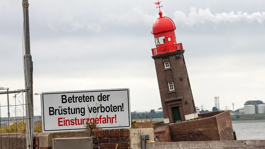 Der-schief-stehenden-Moleturm