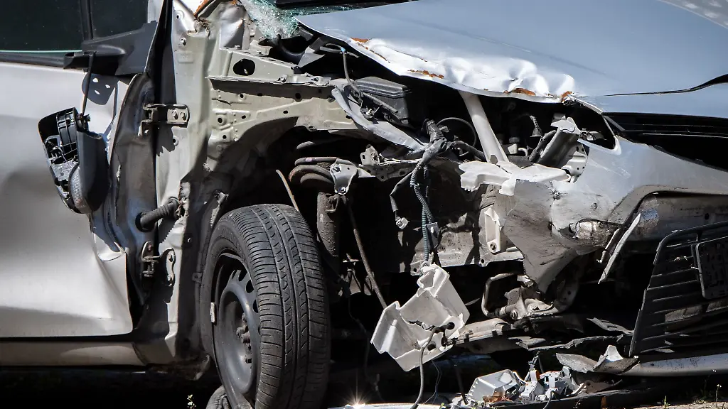 Ein-Unfallschaden-an-einem-Fahrzeug