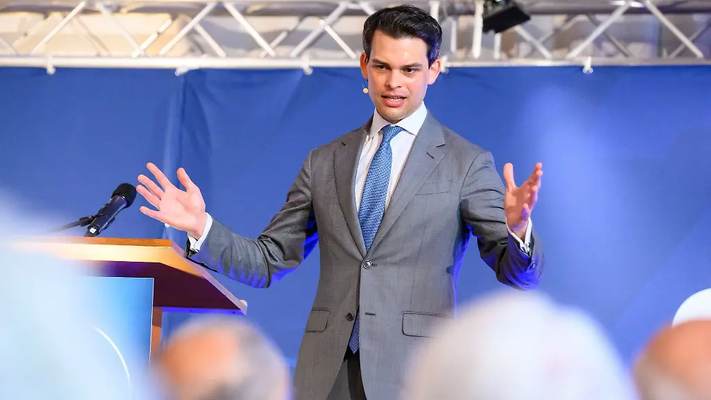 Christoph-Ploss-Parteivorsitzender-der-CDU-in-Hamburg-spricht