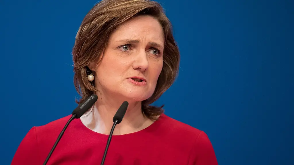 Simone-Lange-SPD-Oberbuergermeisterin-von-Flensburg-spricht