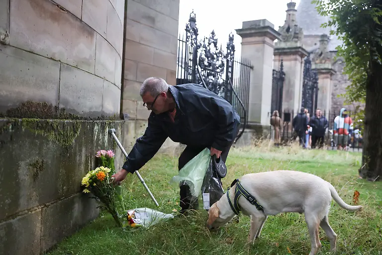 2022-09-08T182930Z-95511018-RC26DW9T1K96-RTRMADP-3-BRITAIN-ROYALS-QUEEN