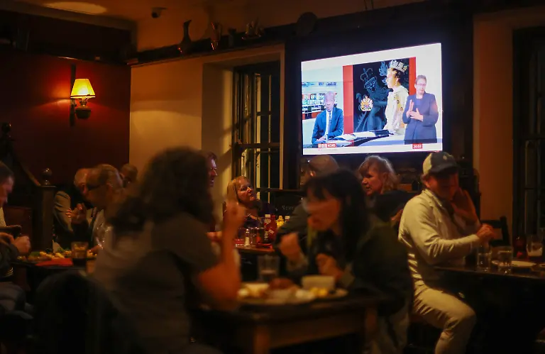 2022-09-08T191506Z-1124462606-RC27DW9QQIR6-RTRMADP-3-BRITAIN-ROYALS-QUEEN