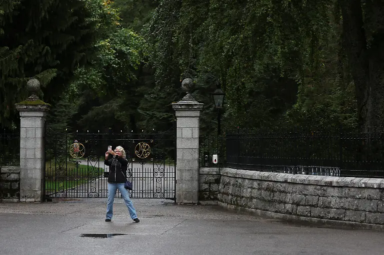 2022-09-08T163952Z-1766963698-RC21DW9I5C9Z-RTRMADP-3-BRITAIN-ROYALS-QUEEN