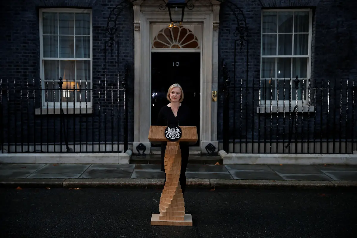 2022-09-08T182117Z-1886588452-RC26DW9L82S4-RTRMADP-3-BRITAIN-ROYALS-QUEEN