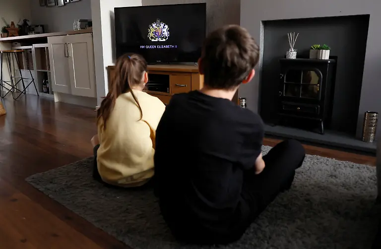 2022-09-08T180152Z-1552880158-RC26DW988OPT-RTRMADP-3-BRITAIN-ROYALS-QUEEN