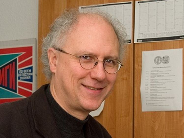 Prof. Dr. Manfred Hettling lehrt Neuere und Neueste Geschichte an der Martin-Luther-Universität Halle-Wittenberg. Eines seiner Spezialgebiete ist Bürgerlichkeit im Vergleich.