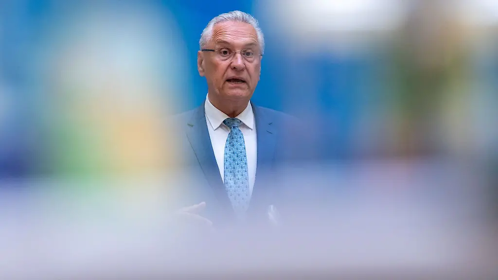 Joachim-Herrmann-CSU-spricht