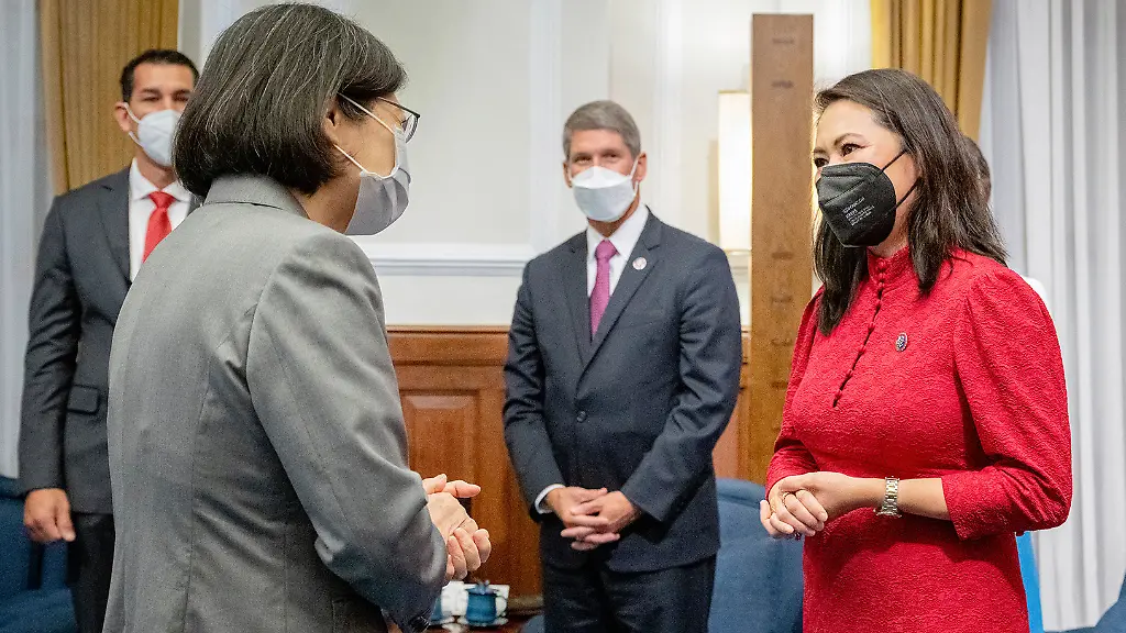 70d190e10c6d2db5b03ddc3ab410fde3