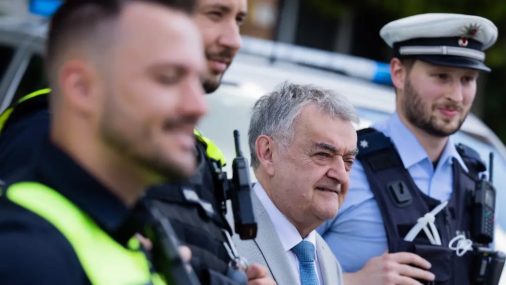 Streifenpolizisten-haben-sich-durch-Reuls-Aeusserungen-degradiert-gefuehlt