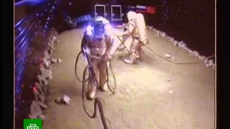 In einem separaten Container war die Mars-Landung nachgestellt worden. Nun ist die Luke zwischen beiden Modulen wieder geöffnet.