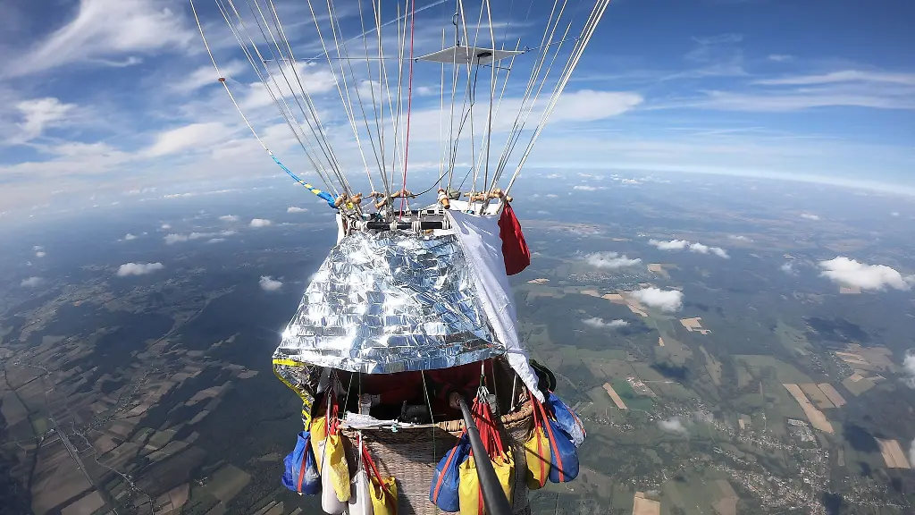 Das-Duisburger-Ballonfahrer-Team-Wilhelm-und-Benjamin-Eimers-fliegt-bei-der-renommierten-Ballonwettfahrt-Gordon-Bennett-ueber-ungarisches-Gebiet