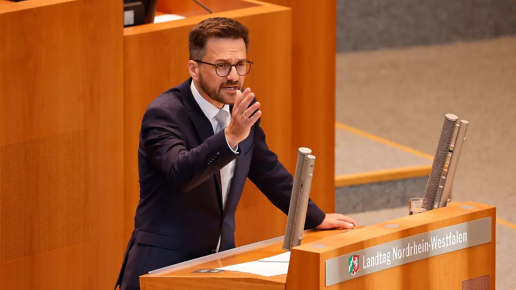 Oppositionsfuehrer-Thomas-Kutschaty-SPD-spricht-bei-einer-Landtagssitzung