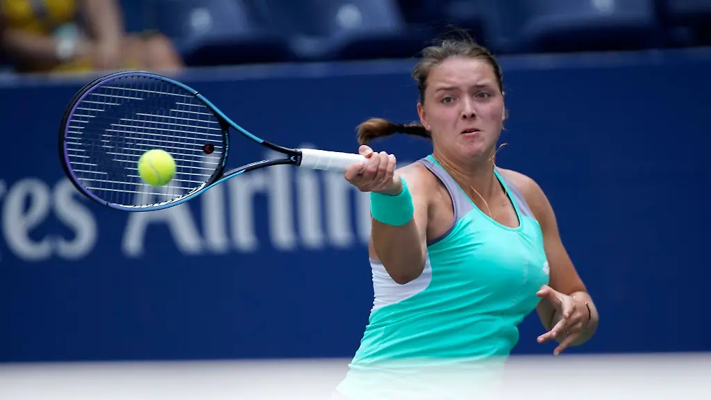 Zieht-viel-Selbstvertrauen-aus-der-Niederlage-gegen-Iga-Swiatek-Jule-Niemeier-in-Aktion