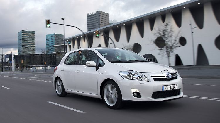 Kein Prius, aber doch Hybrid: Toyota bringt mit dem Auris den dualen Antrieb in die Kompaktklasse.