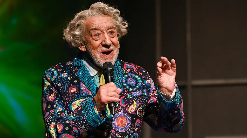 Dieter-Hallervorden-steht-bei-der-Fotoprobe-vom-Stueck-Gottes-Lebenslauf-auf-der-Buehne