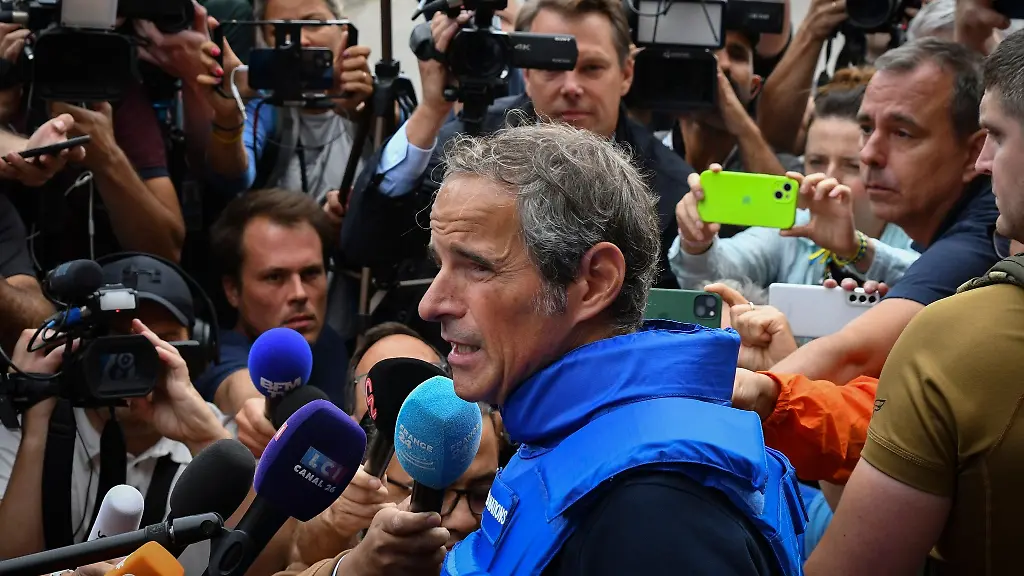 Die-14-koepfige-Experten-Mission-unter-Leitung-von-IAEA-Chef-Rafael-Grossi-hat-nach-gefaehrlicher-Anreise-das-Atomkraftwerk-Saporischschja-erreicht